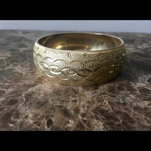 Gold bangle